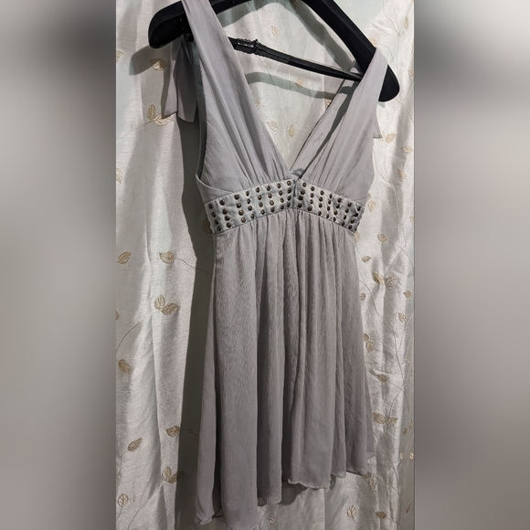 Flowy layered chiffon flutter sleeved top by BCBG SZ 8 in EUC - Picture 5 of 7